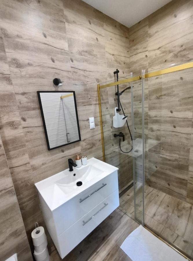 Apt Fiona4 Centrum700M Parking Bezplatny Monitorowany Salon Z Sypialnia Tv Lazienka Kuchnia Rekuperacja Karpacz Luaran gambar